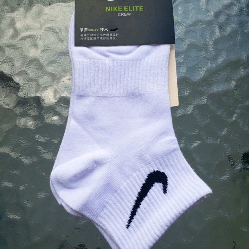 Solid Color Nike Elite Crew Socks Dry-Fit